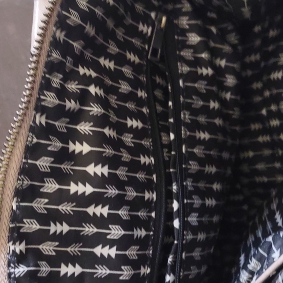 Tan purse. - Picture 6 of 7